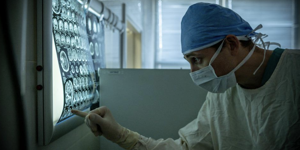 The Difference Between a Neurologist and a Neurosurgeon TexasNeuro