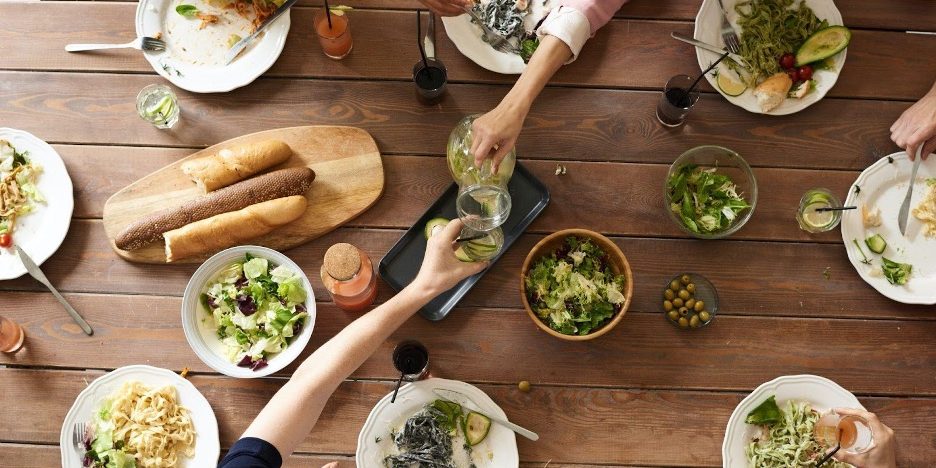 Hosting a Healthy Holiday Gathering Hosting a Healthy Holiday Gathering