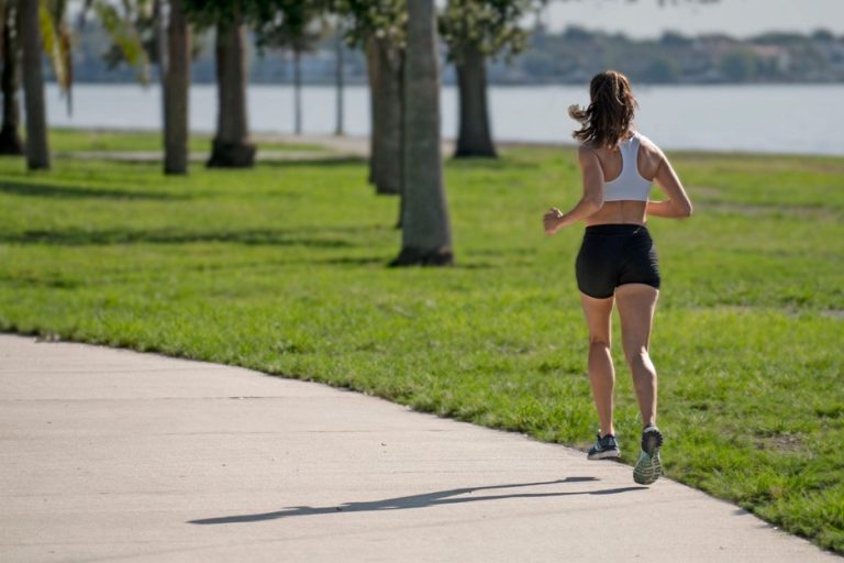 Back Pain That Won’t Quit: How Dallas Back Doctors Determine When Surgery Is and Isn’t the Answer